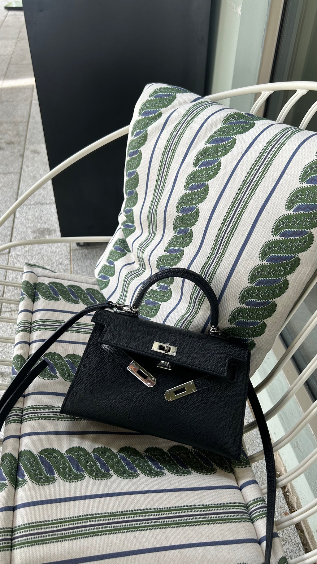 Sac SAYA noir éternel 22 cm