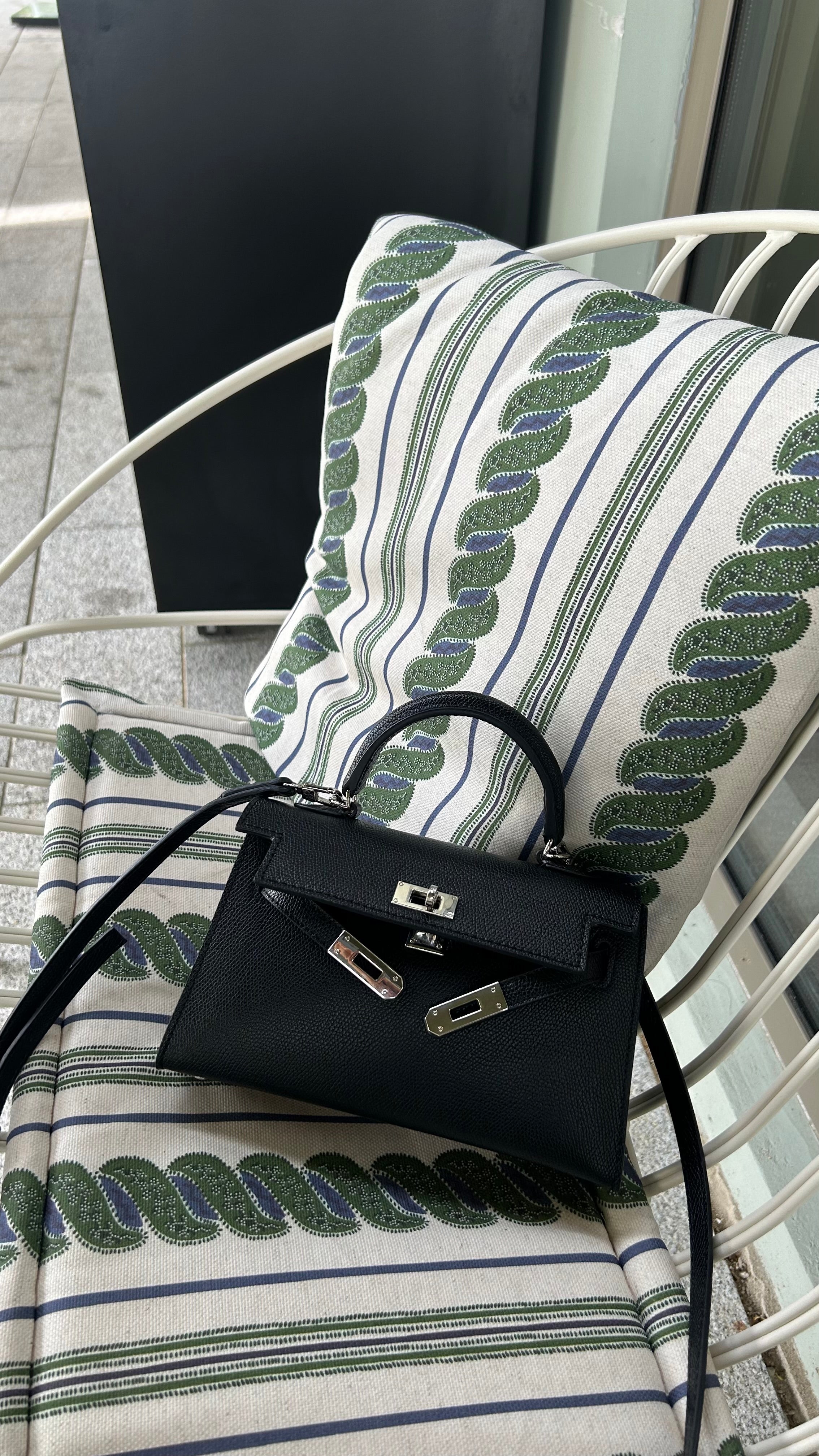 Sac SAYA noir éternel 22 cm